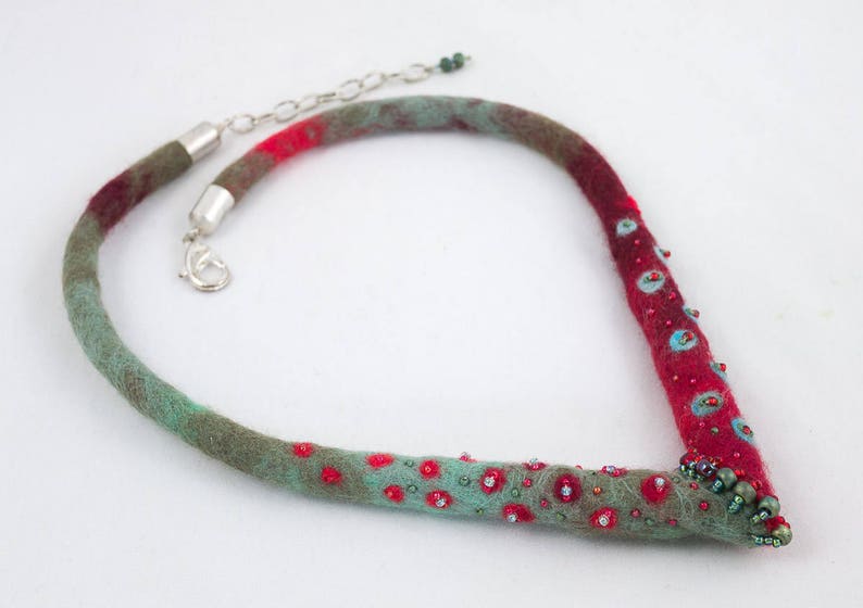 Necklace-Choker-Felted collar-red-green