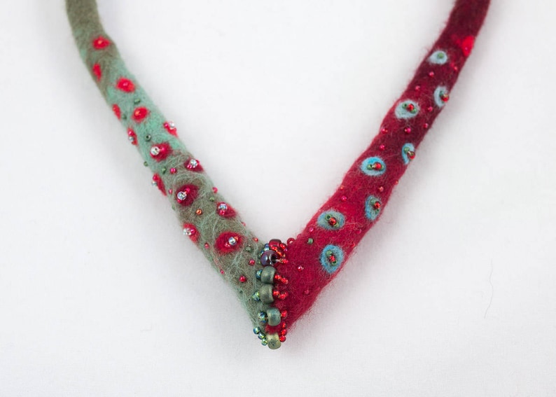 Necklace-Choker-Felted collar-red-green