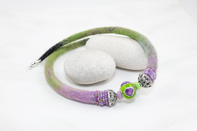 collar-Embroidery-lampwork bead-soft green Necklace-Choker-Statement Necklace