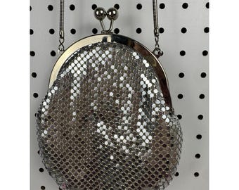 1970s Silver Metal Mesh Disco Glam Evening Bag Vintage Kiss Lock Purse