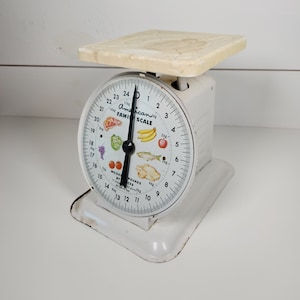Vintage 1960s American Family Kitchen Scale- White Farmhouse Metal Scale- Old Dial Scale