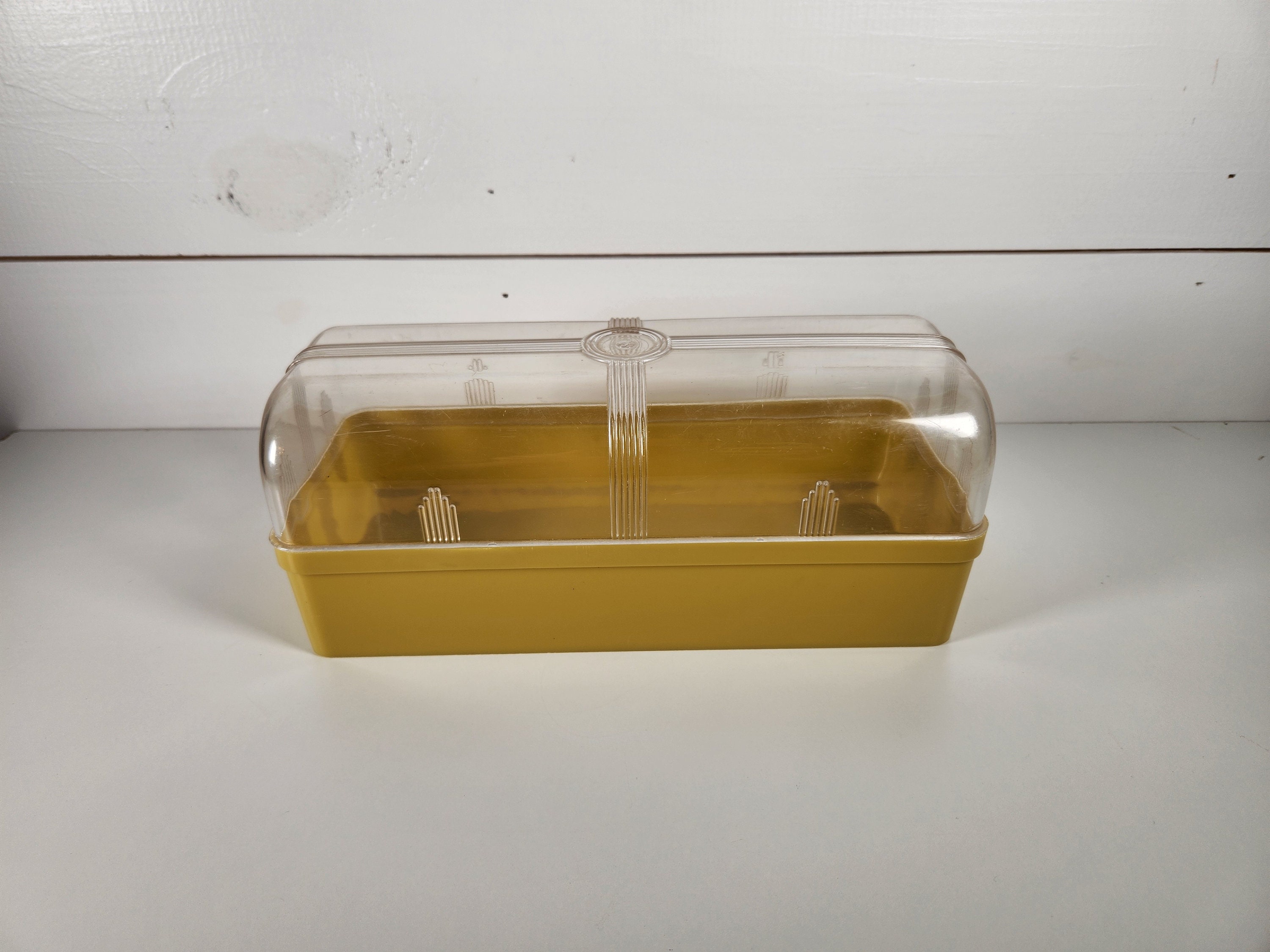 Tupperware Almond 1508-3 Bread Loaf Keeper Storage Container with Lid 1509-3