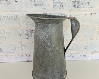 Jarra de agua antigua de metal galvanizado estilo francés de 1 galón / Estilo rústico de granja / Jarra-jarrón primitiva