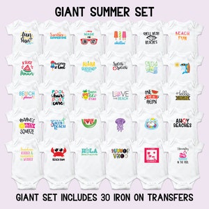Puede incluir: Un conjunto de 30 transferencias para planchar para bodies de beb&eacute; con dise&ntilde;os de tem&aacute;tica veraniega. Los dise&ntilde;os incluyen frases como "Sunshine & Summertime", "Aloha Summer", "Pool Hair Don't Care", "One in a Melon", y "Ahoy Beaches".