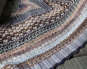 Pattern to knit colorwork shawl Synergistic