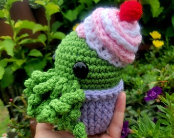 Made to order Cupcake Cthulhu crochet plush toy, ctulhu amigurumi, hp Lovecraft stuffed toy