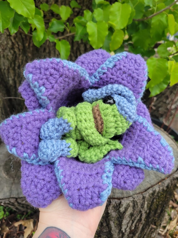 Ready to Ship Frog Sleeping in Flower, Cottagecore, Goblincore, Crochet Plush  Toy, Sleepy Frog 