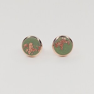 Earrings, stud earrings, rose gold with polymer clay in green, 8 mm diameter, gift for girlfriend