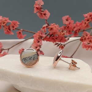 Ohrringe, Ohrstecker roségold 8 mm Durchmesser mit Polymerclay in grau, rosé, weiß und beige, Geschenke für sie Bild 5