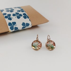 Earrings, hanging earrings, stainless steel rose gold / 8 mm diameter / with turquoise and cream flowers / cast resin / gift girlfriend/pressed flowers image 3