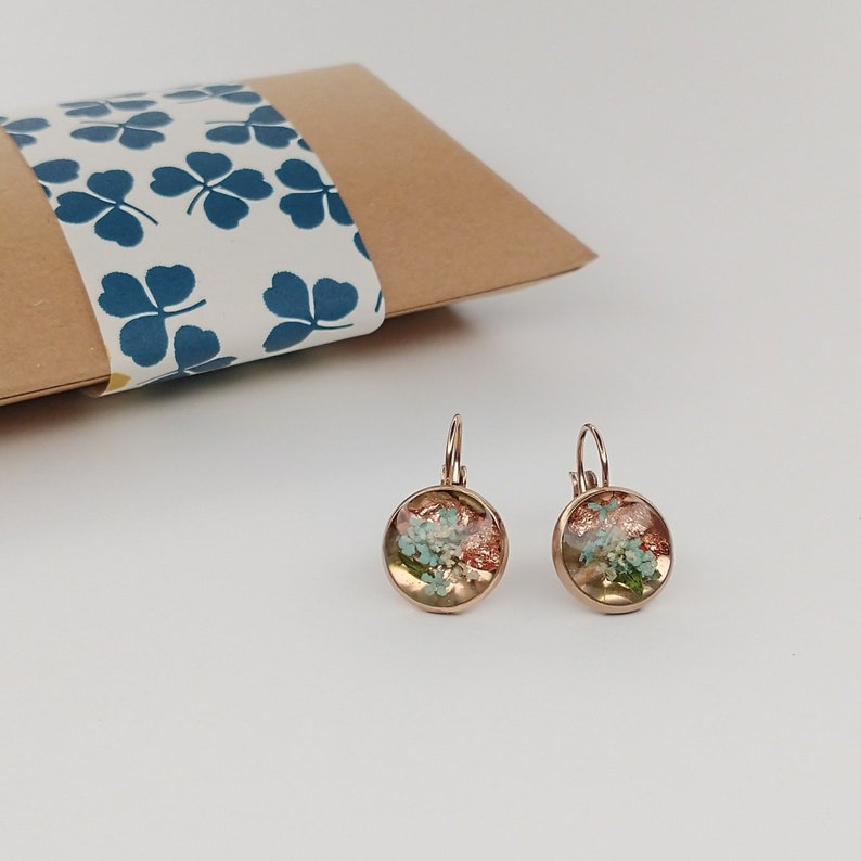 Earrings, hanging earrings, stainless steel rose gold / 8 mm diameter / with turquoise and cream flowers / cast resin / gift girlfriend/pressed flowers image 3