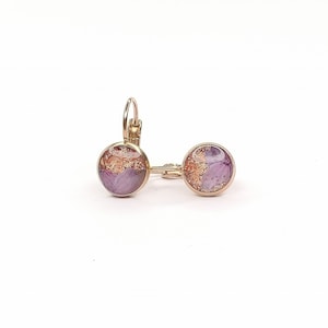 Earrings, hanging earrings stainless steel rose gold in 8 mm diameter with delicate purple flowers with resin