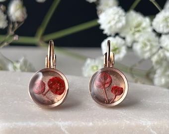 Roségoldene Hängeohrringe, Ohrringe mit zarten echten roten Blüten, 8 mm Durchmesser, Geschenke für sie, Geschenkidee Freundin