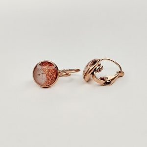 Delicate small earrings in rose gold, hanging earrings with beige dried flowers and cast resin, 10 mm diameter, wedding image 2