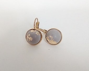 Earrings, hanging earrings in gold-plated stainless steel, concrete cabochon and gold leaf, 10 mm diameter, birthday girlfriend