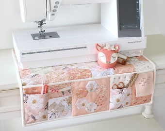 Sadie SEWING MACHINE Mat Pattern - PDF download for English paper pieced sewing machine mat with lots of practical pockets