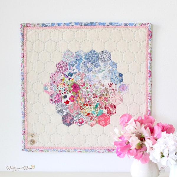 HETTIE HEXIE MINI Quilt Pattern - pdf download for English paper pieced, hand quilted, hexagon mini quilt