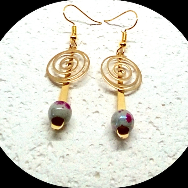 ADO/ FILLE... Boucles d'oreilles pendantes en métal, cadeau,  spirale/ goutte, en laiton , pendants d'oreilles couleur or
