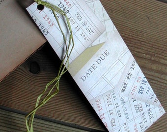 Handmade retro bookmark, 50s page mark, vintage bookmark, aniseed green raffia, mother-of-pearl button
