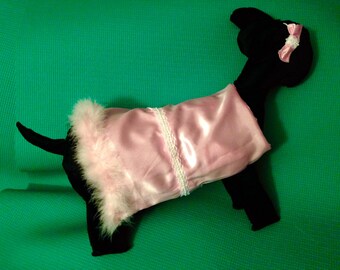 Robe rose de chien de satin, robe de chien, robe de chien rose, robe d’animal familier, robe de chat, vêtements pour animaux de compagnie, vêtements de chien, robe de chien de satin, robe de chien et arc de cheveux