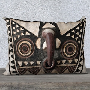 Art africain • Housse de coussin • Oblongue/rectangulaire 20 x 14 • Avec motif exclusif de masque Bobo Bwa Hawk • Velours de polyester