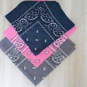 Elija un pañuelo de algodón con estampado paisley, un pequeño chal cuadrado para la cabeza, un pañuelo para la cabeza con flores estilo babushka retro vintage ruso.