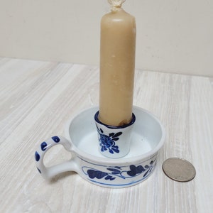 Blå Delft fingerhålshandtag holländsk porslinsljusstake, keramisk ljusstake konisk ljusstake tillverkad i Holland Nederländerna handmålad