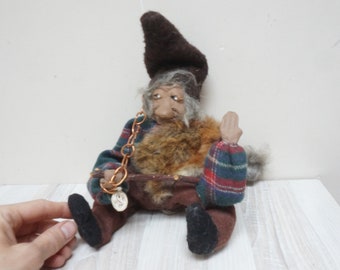 Troll en céramique ou figurine de poupée d'art de sorcière, argile faite à la main et tissu posable fabriqué en Suède Norvège Halloween figure sculpture grès hag