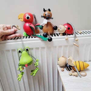 Giocattolo rimbalzante in legno a forma di gatto, rana, pappagallo, ape, coccinella, su molla, burattino rimbalzante, ornamento appeso, bambola, marionetta, figurina, animale vintage per la cameretta dei bambini