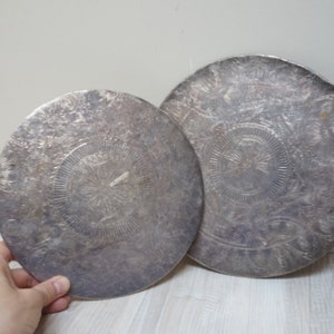 Set of 2 engraved silver plated trivet, dining hot plate protector, serving coaster pot holder, floral round metal farmhouse Vintage Retro