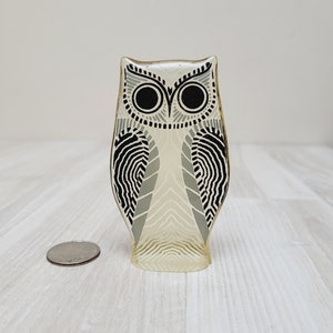 Abraham Palatnik Brazil opart lucite owl sculpture, monochrome animal figurine, Vintage op art figure, black white gray translucent plastic