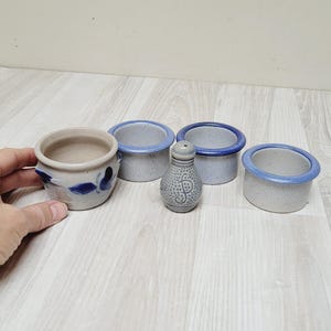 Juego de 5 mini frascos de cerámica Peter Nilsson Keramik, cerámica esmaltada con sal, cuenco azul grisáceo, maceta, jarra, jarrón, coctelera, hecho en Suecia, decoración alemana.