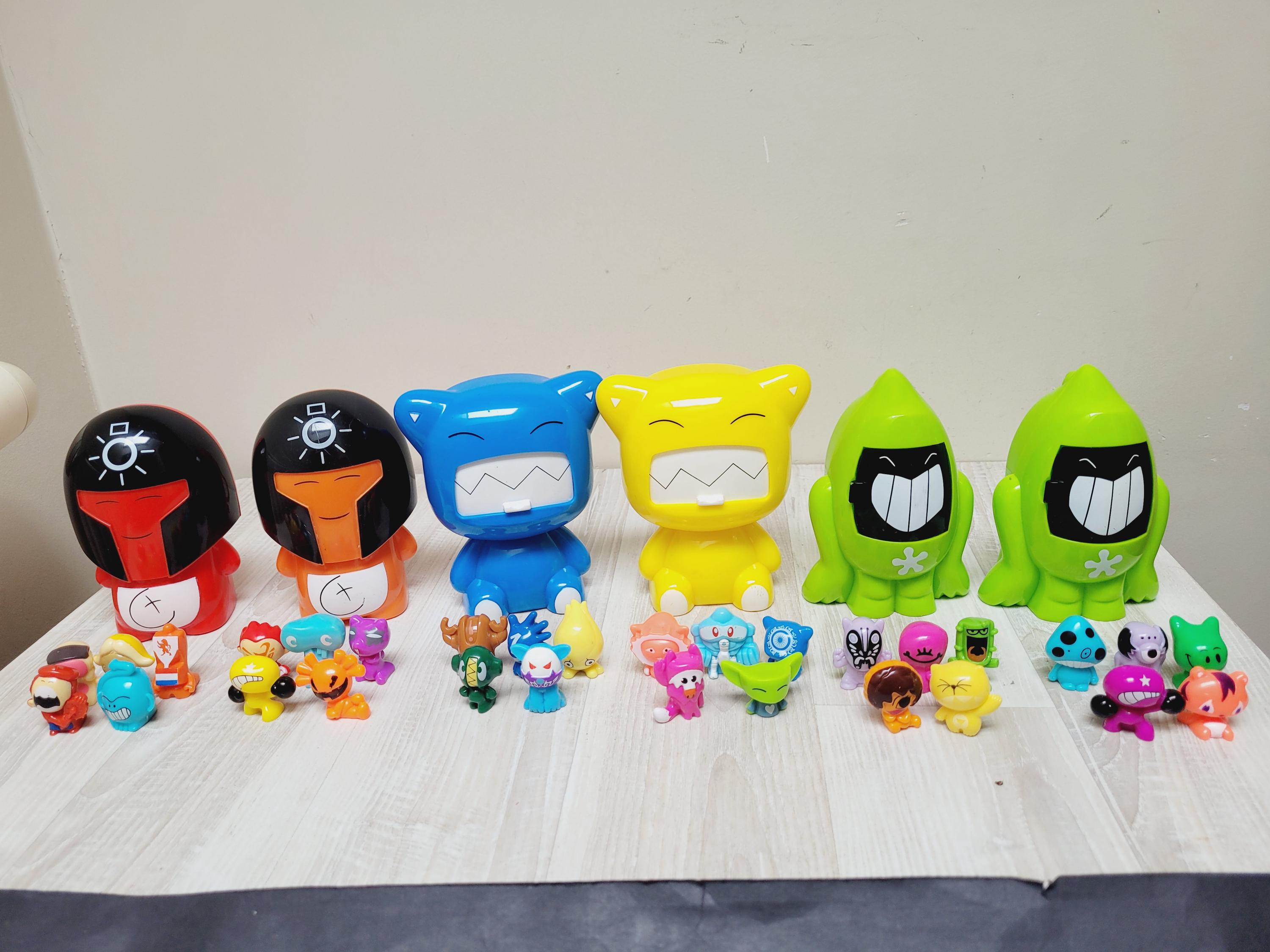 Choose Crazy Bones Gogo's Clip-on Hiro Simi Molly Box +5 Figurine