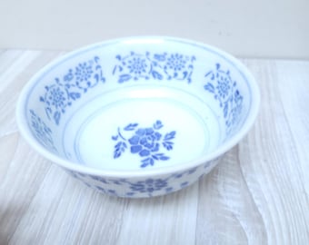 ヴィンテージ 伊万里風 浅鉢 - 青白磁の花模様皿、直径5.25インチ