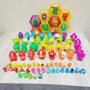 Choose Gogo's Crazy Bones Mega + Mini Metropolis figurine, jumbo big box gogos plastic small miniature Evolution Fusion Series 1