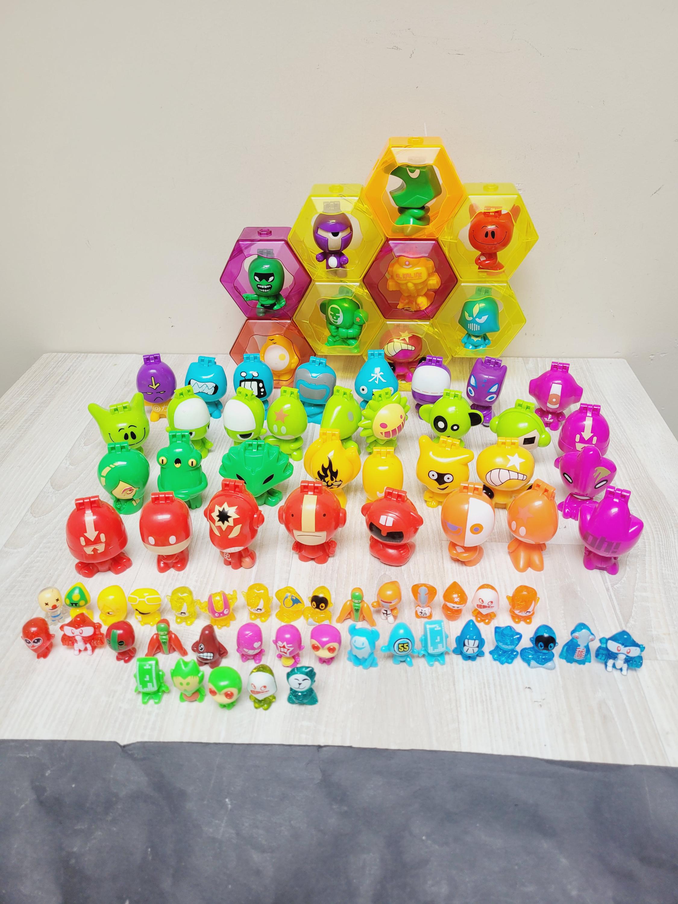 ゴシック小物まとめ売り Gogo's Crazy Bones Mega + Mini Metropolis フィギュア、ジャンボ