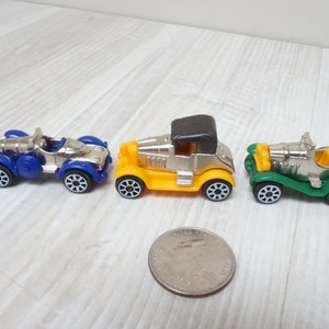 Set of 3 miniature old car, diecast metal / plastic car model Toy 1/100 scale 1:87 H0 small tiny from kinder joy egg by Ferrero Rocher