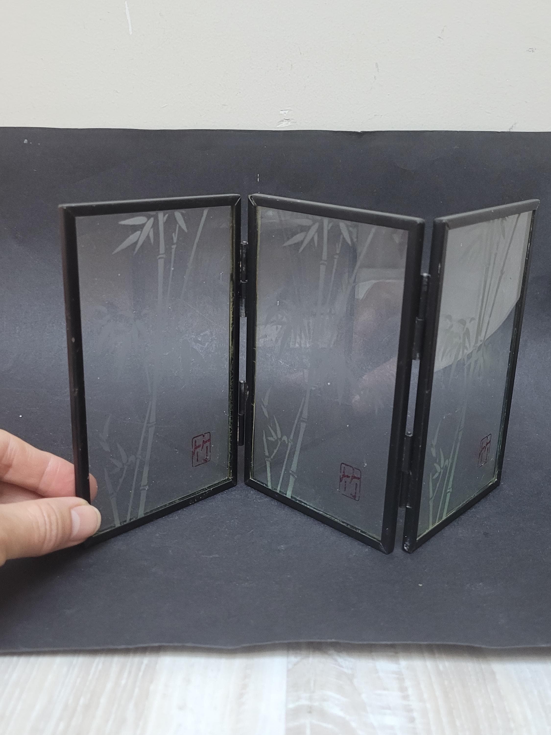1:12 Dollhouse Miniature Three Panel Folding Etched Glass Screen, Oriental room divider furniture Toy retro scale doll house metal bamboo