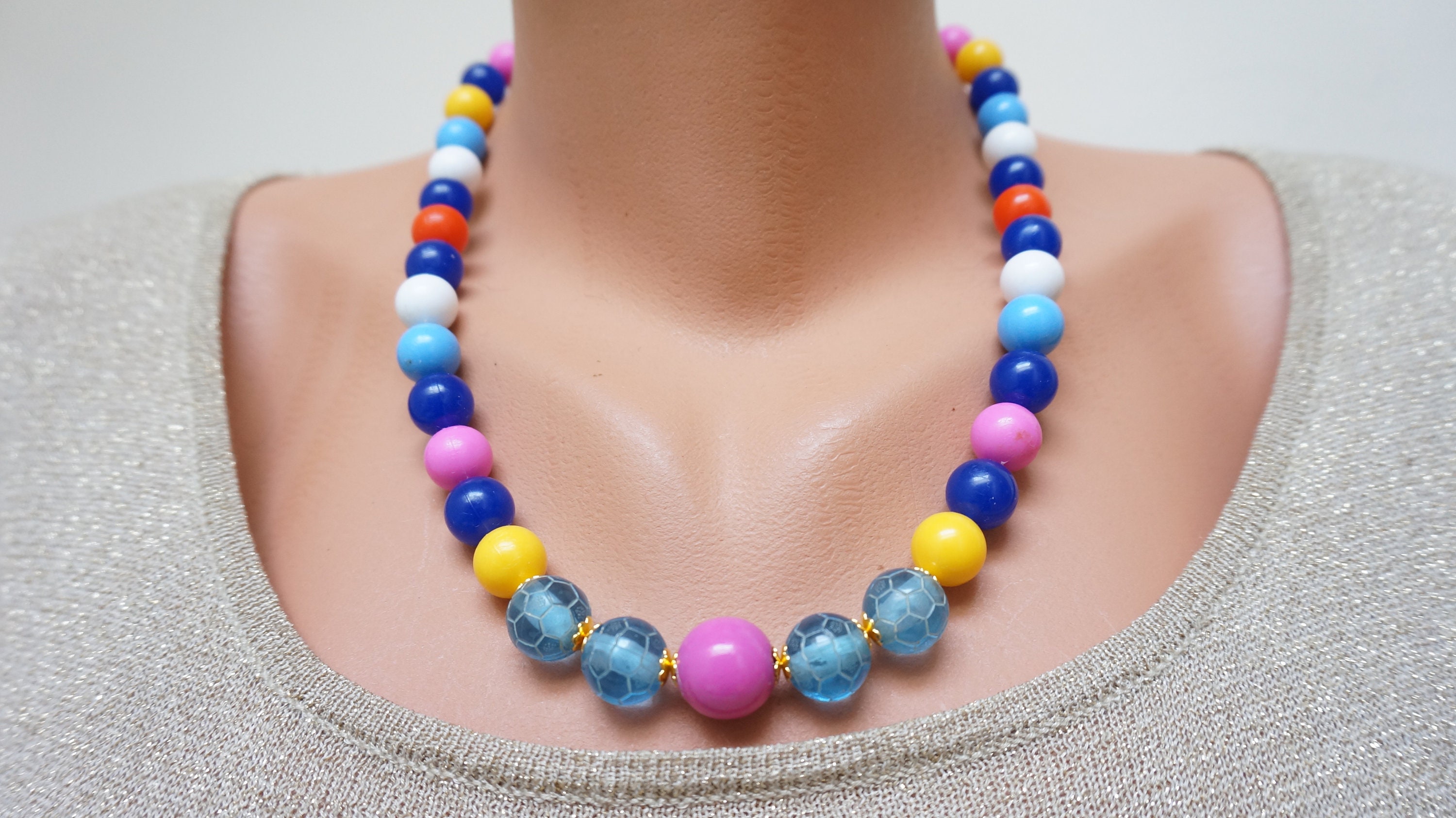 Collier Vintage Grande Boule Plastique Bleu Et Blanc - Très Beau Bijou Rétro