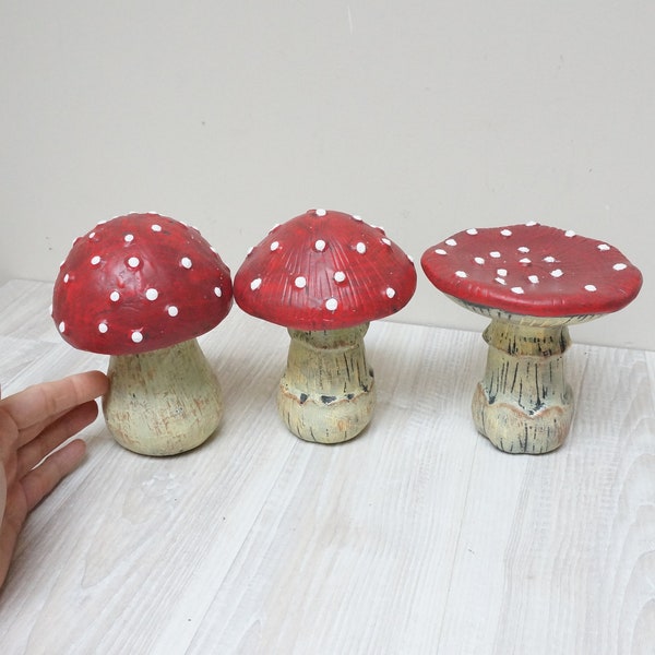 Amanita in ceramica Fungo figura, bosco bosco mensola esposizione fly agaric, polka dot Toadstool rosso ringraziamento statuetta vintage figurina