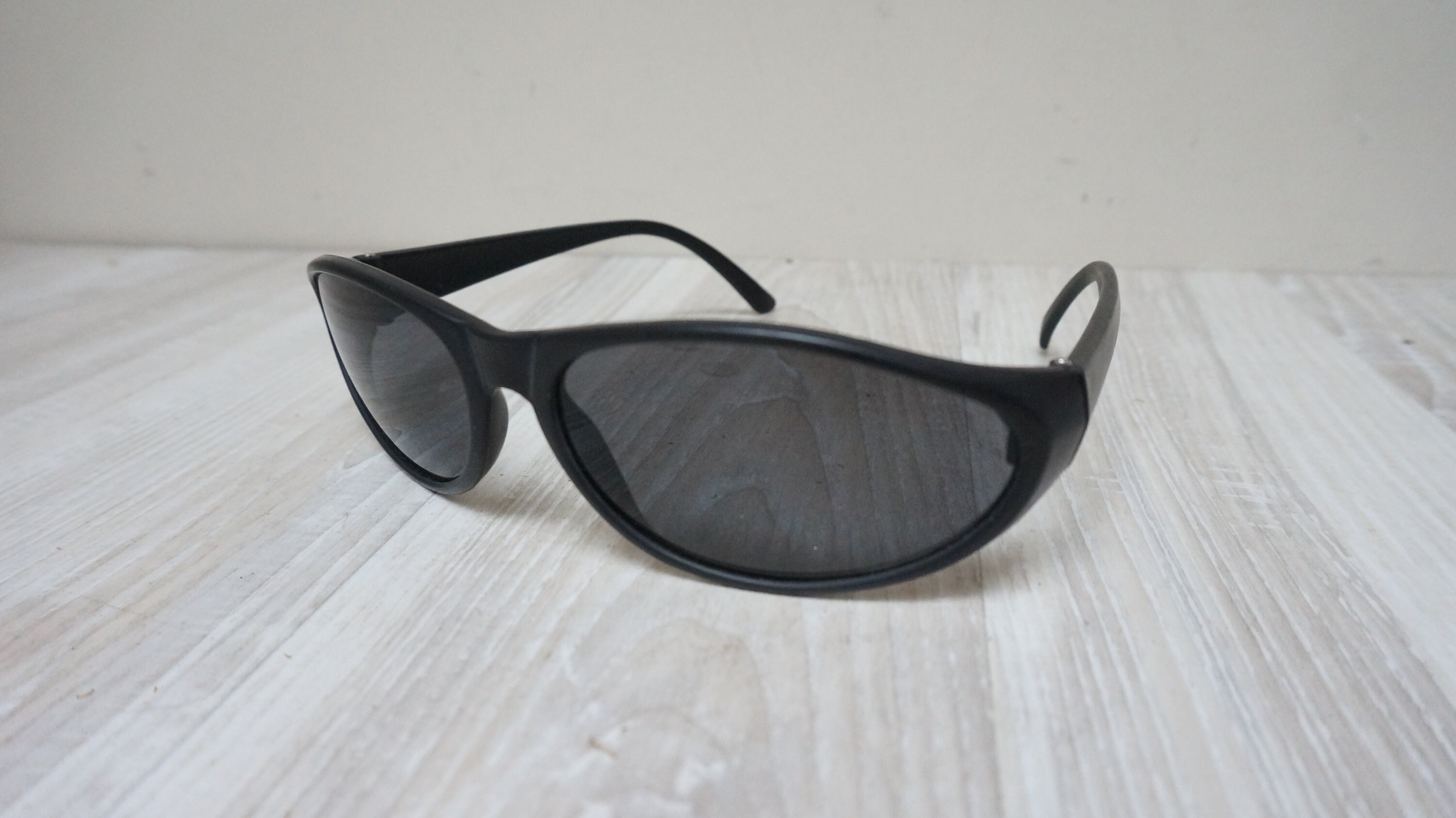 Y2K Occhiali da sole con montatura sottile con bordo nero, lenti