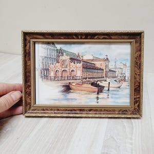 Cadre rectangulaire en loupe de bois marbré marron avec carte postale d'Helsinki de style victorien pour photo sur table à suspendre, antique vieille dorure