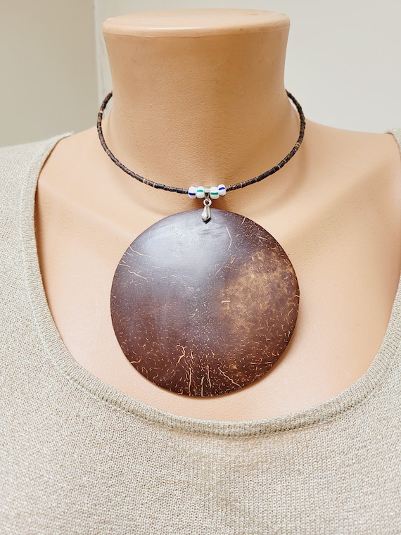 Oversized coconut shell disc and bead necklace, hu