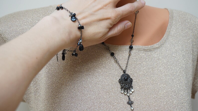 Chain Necklace bracelet Jewelry vintage Retro color 1990s made in Europe gunmetal black metal set of 2 bangle old beaded faceted rhinestone