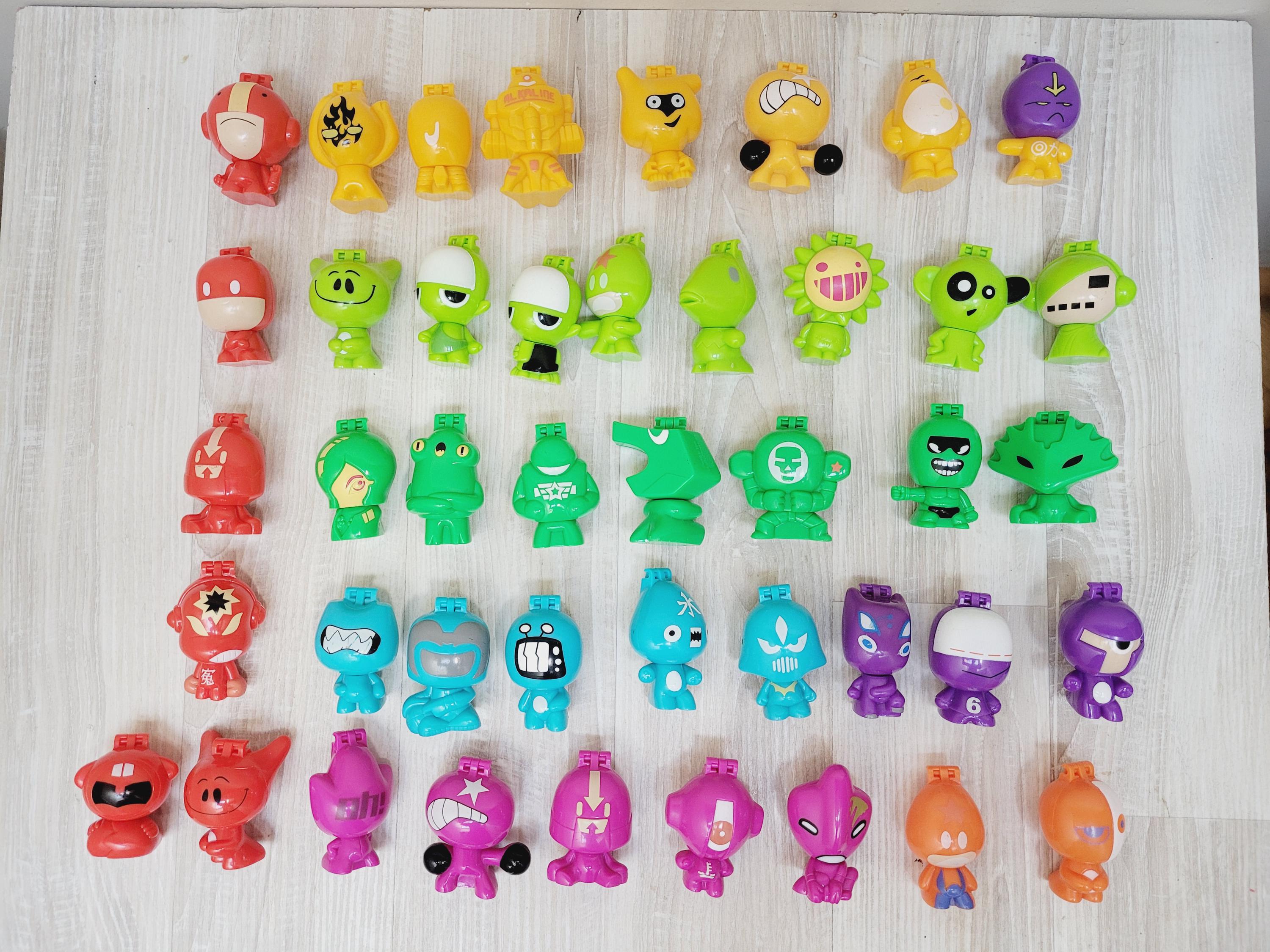 Choose Gogo's Crazy Bones Mega + Mini Metropolis Figurine, Jumbo