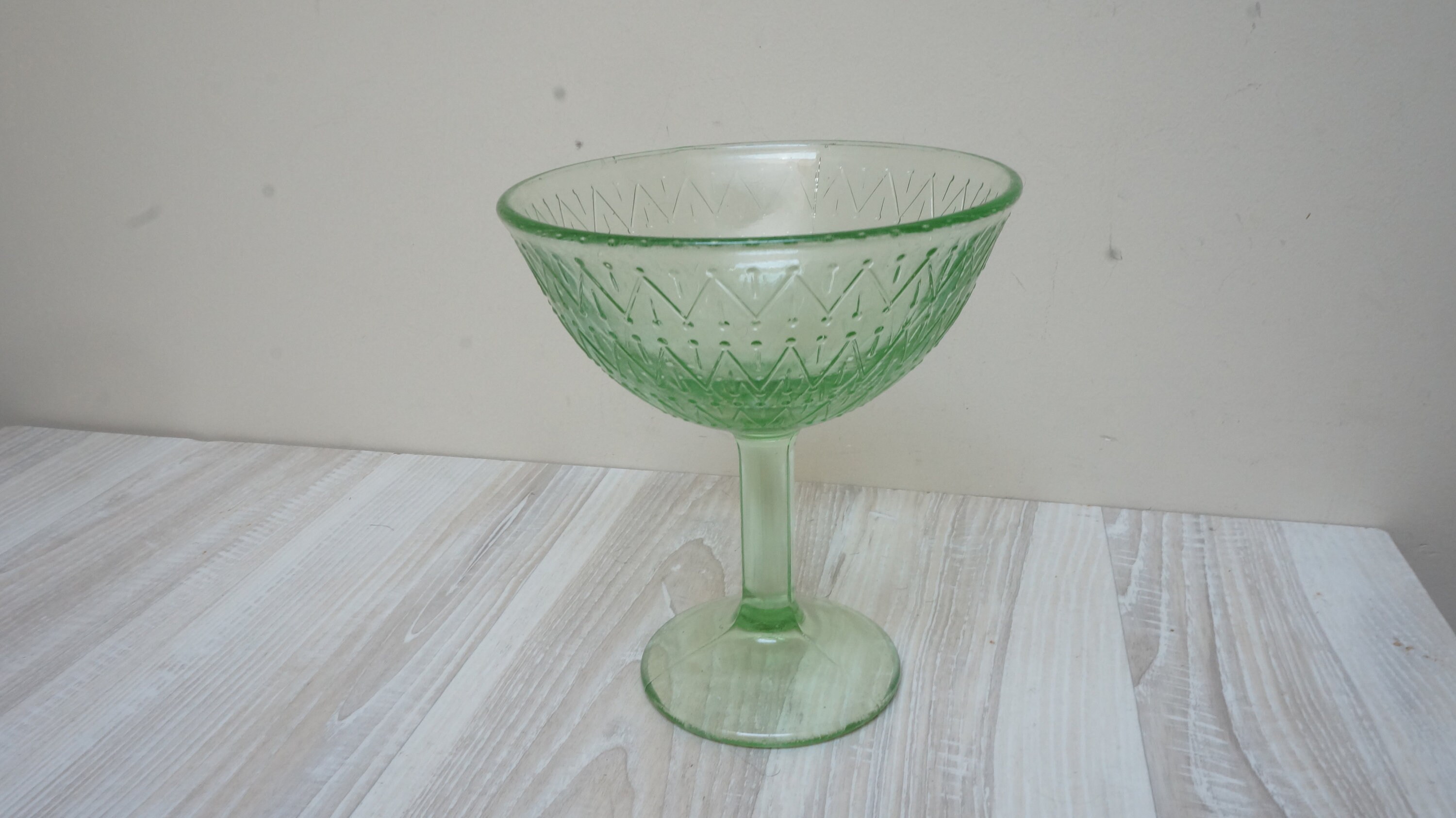 Green glass sugar bowl pot footed pedestal Retro jar honey jam holder snack depression style lead crystal pressed engraved carved linear