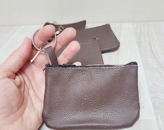 Mini llavero de cartera de cuero genuino marrón, monedero con monedero y llavero de anilla, llavero de embrague vintage con anilla genuina antigua