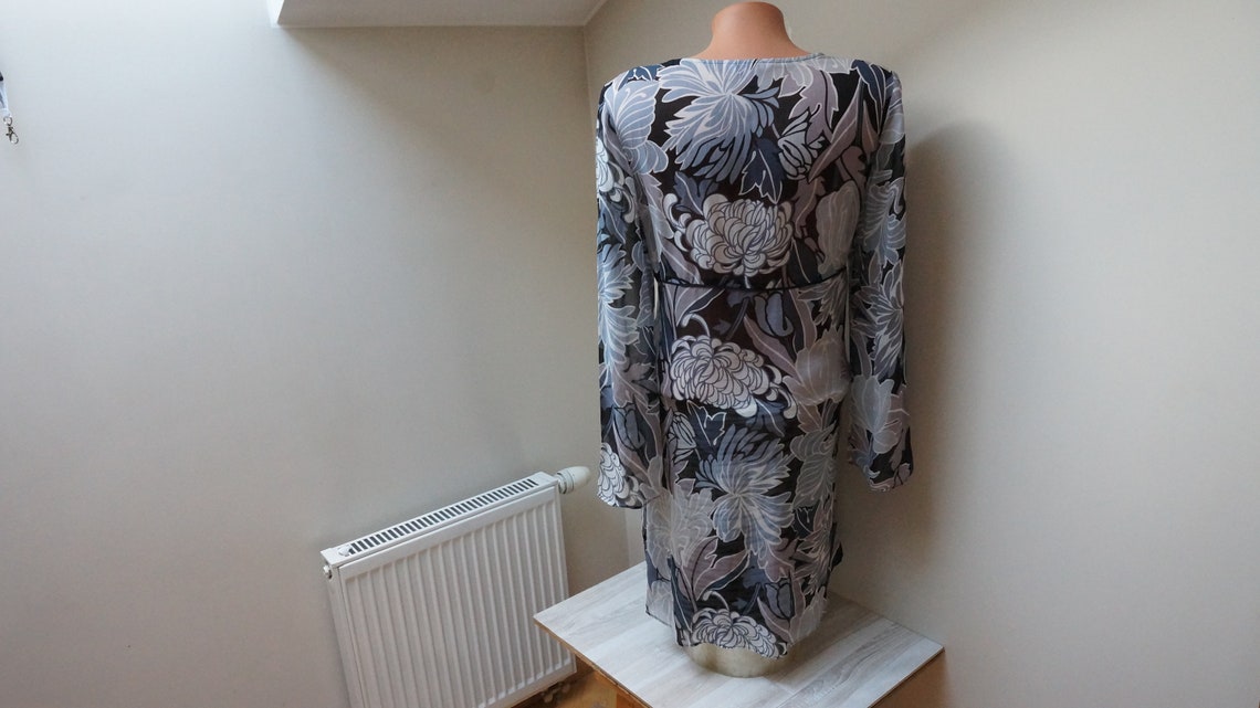Pure silk chiffon dress, Tunic shirt blouse Retro embroidery Vintage 1990s Made in UK by Monsoon size small medium US grey black S M floral, foto 4 di 5