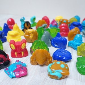 10 zufällig ausgewählte Dracco Heads Crazy Bones Gogos Sammlung, Drachen Jäger Wunder Party Versorgung Mini Monster Kunststoff Figuren Kinder Gogo's