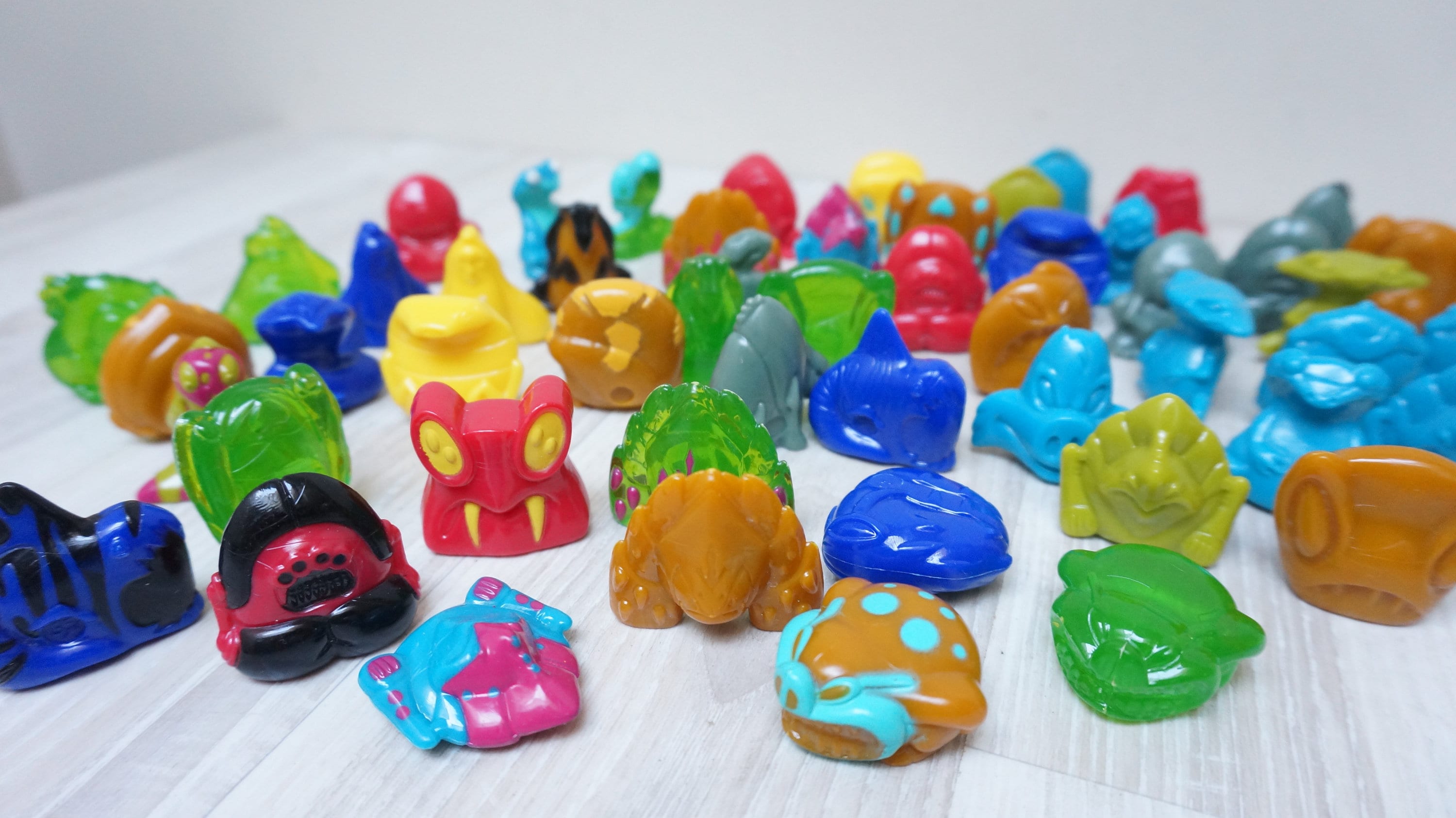 Random set of 10 Dracco Heads Crazy Bones Gogos collection, dragon hunter marvel party supply mini monster plastic figurines children gogo's